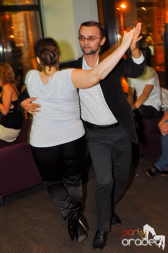 Seară de dans în Blondy's Art Café, 