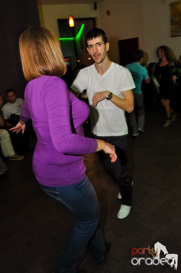 Seară de dans în Blondy's Art Café, 