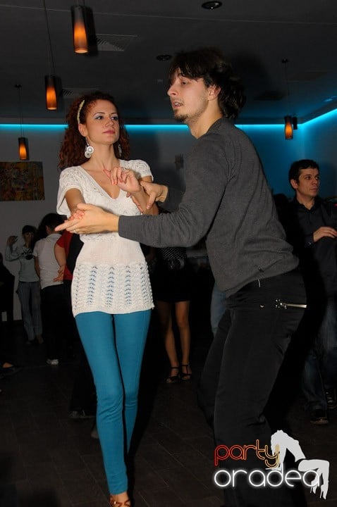 Seară de dans în Blondy's Art Café, 