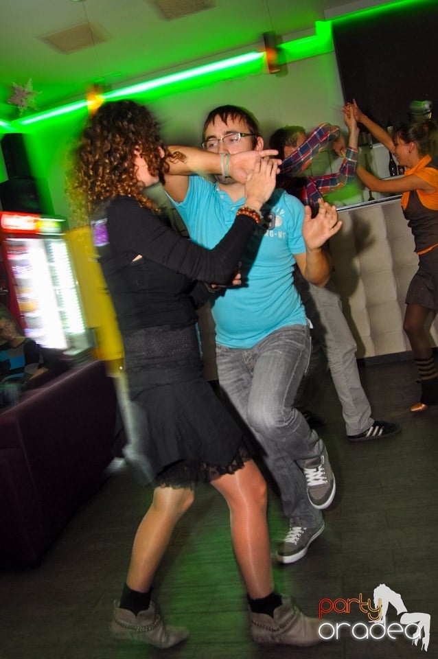 Seară de dans în Blondy's Art Café, 