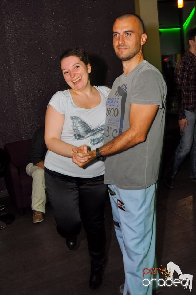 Seară de dans în Blondy's Art Café, 