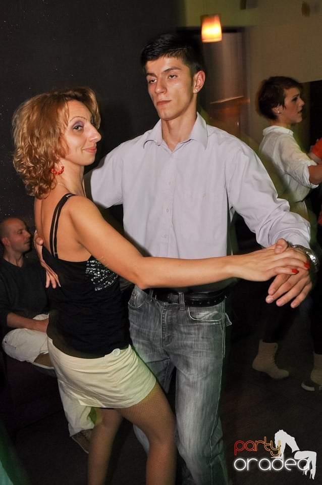 Seară de dans în Blondy's Art Café, 