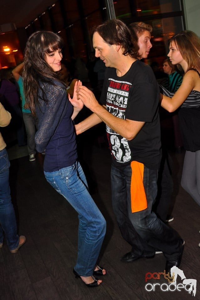 Seară de dans în Blondy's Art Café, 