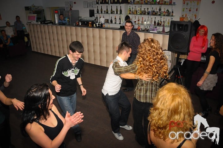 Seară de dans în Blondy's Art Café, 