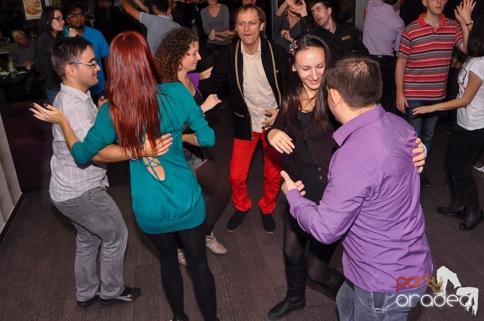 Seară de dans în Blondy's Art Café, 