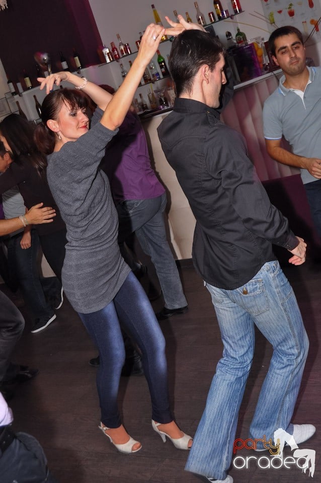 Seară de dans în Blondy's Art Café, 