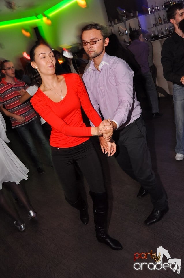 Seară de dans în Blondy's Art Café, 