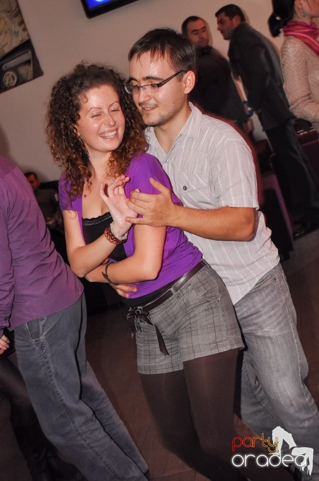 Seară de dans în Blondy's Art Café, 