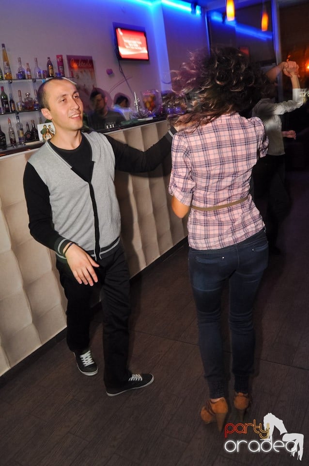 Seară de dans în Blondy's Art Café, 