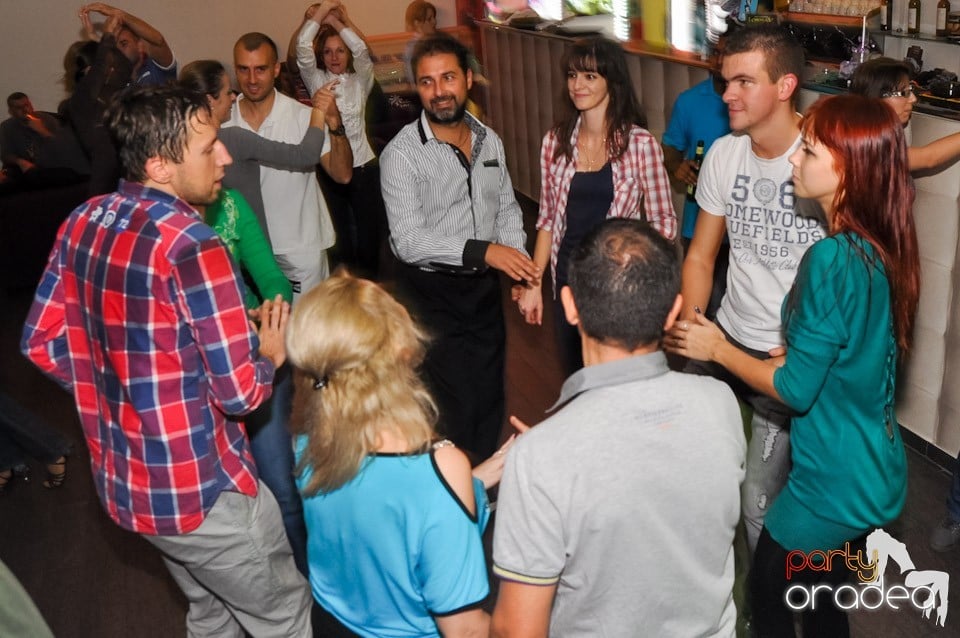 Seară de dans în Blondy's Art Café, 