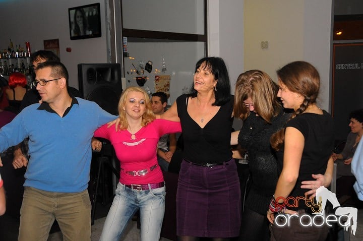 Seară de dans în Blondy's Art Café, 