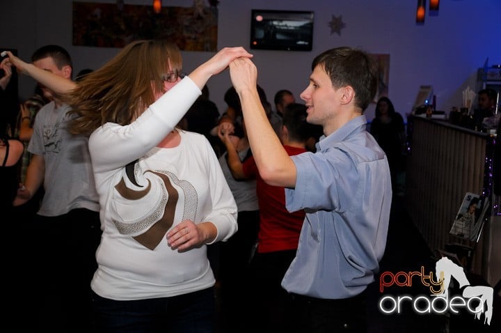 Seară de dans în Blondy's Art Café, 