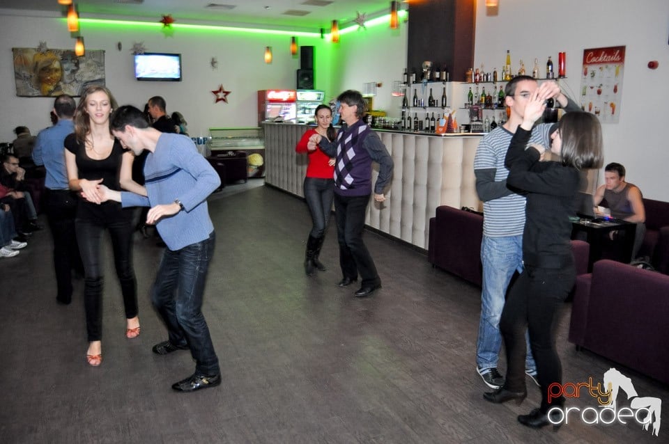 Seară de dans în Blondy's Art Café, 