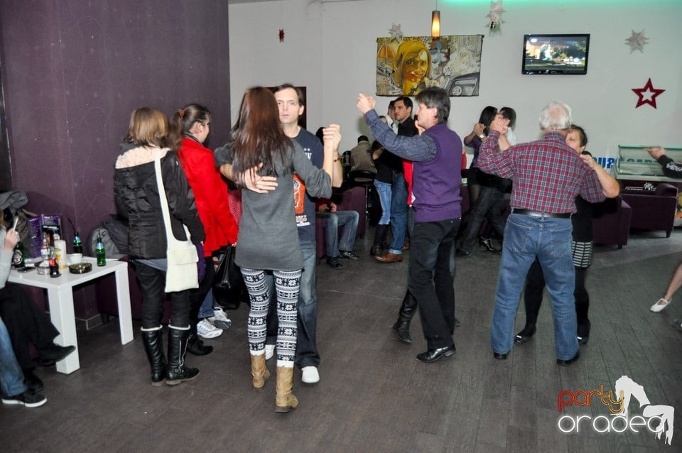 Seară de dans în Blondy's Art Café, 