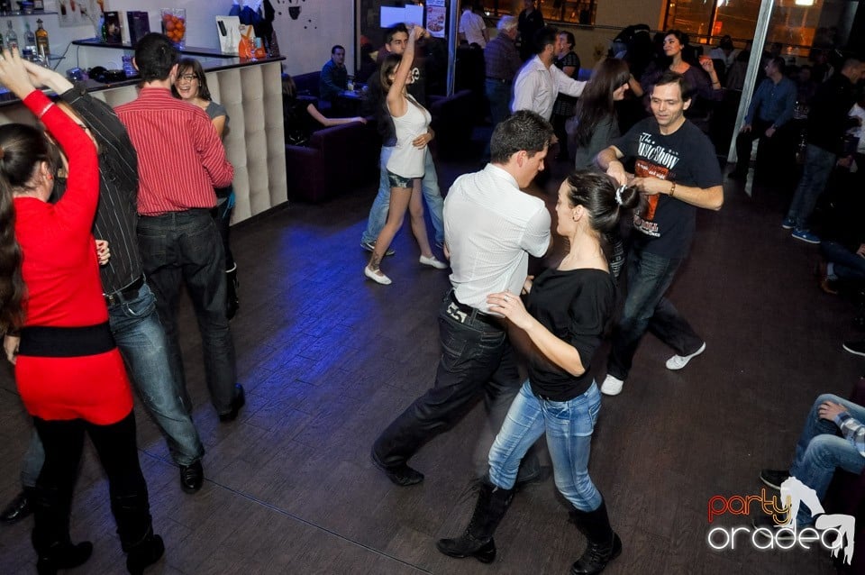 Seară de dans în Blondy's Art Café, 