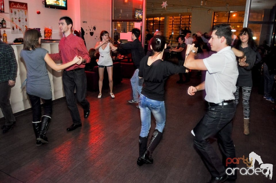 Seară de dans în Blondy's Art Café, 