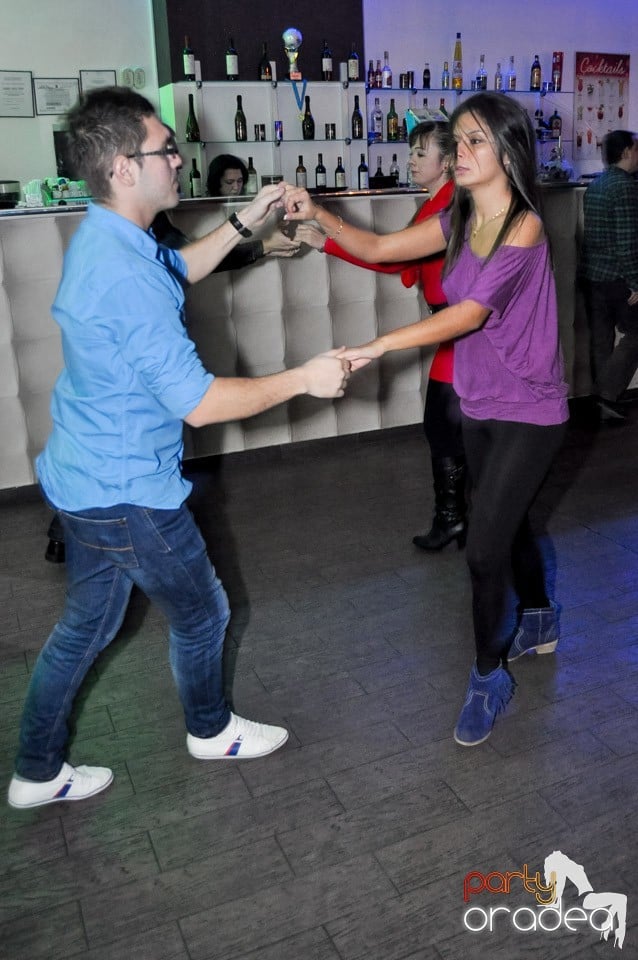 Seară de dans în Blondy's Art Café, 