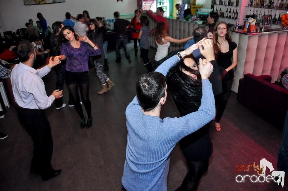 Seară de dans în Blondy's Art Café, 