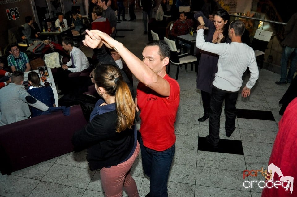 Seară de dans în Blondy's Art Café, 