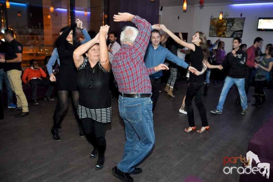 Seară de dans în Blondy's Art Café, 