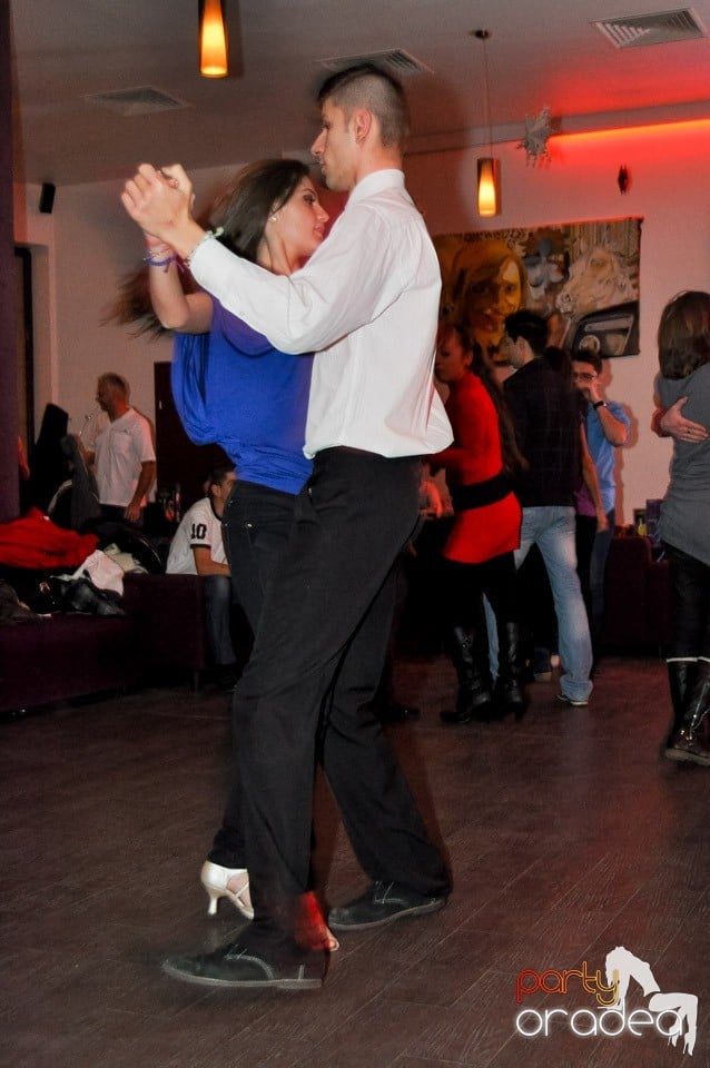 Seară de dans în Blondy's Art Café, 