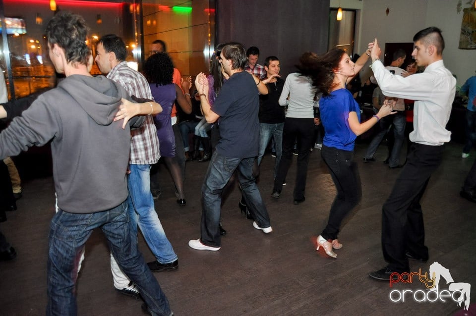 Seară de dans în Blondy's Art Café, 