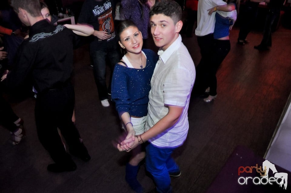 Seară de dans în Blondy's Art Café, 