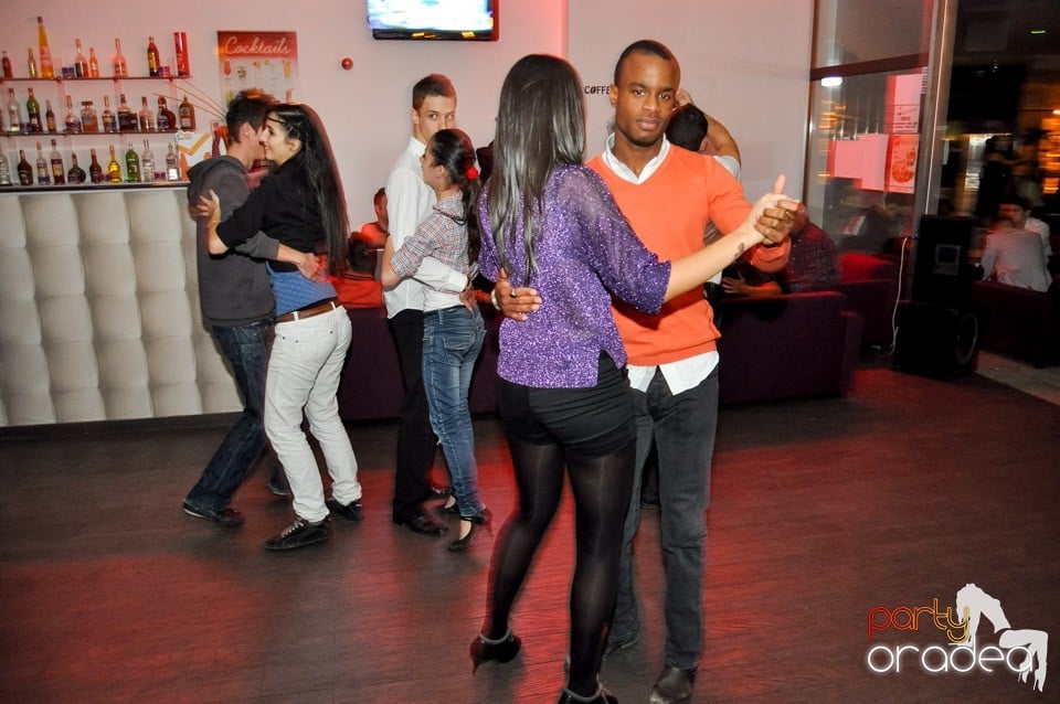 Seară de dans în Blondy's Art Café, 