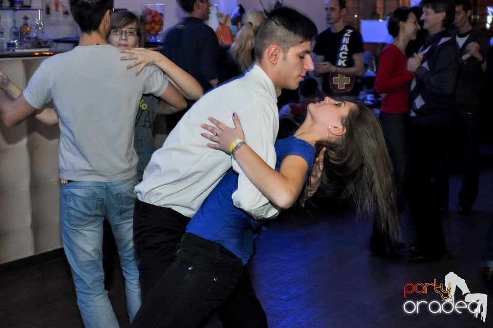 Seară de dans în Blondy's Art Café, 