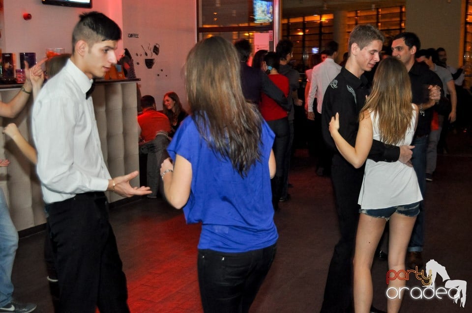 Seară de dans în Blondy's Art Café, 