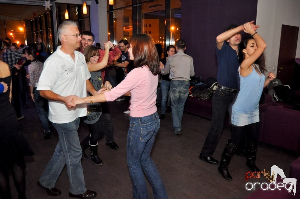 Seară de dans în Blondy's Art Café, 