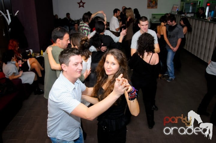 Seară de dans în Blondy's Art Café, 