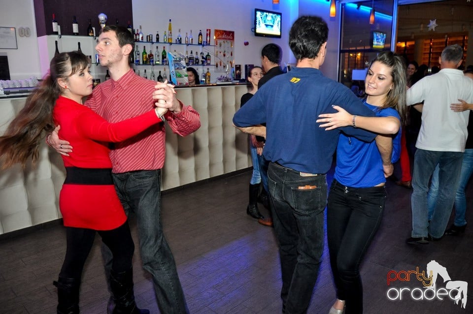 Seară de dans în Blondy's Art Café, 