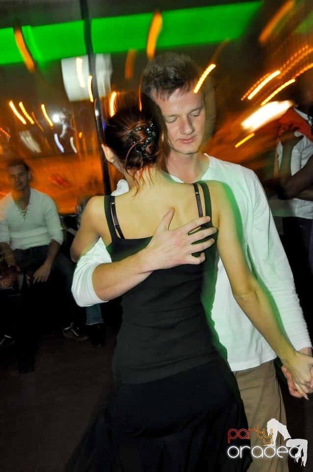 Seară de dans în Blondy's Art Café, 