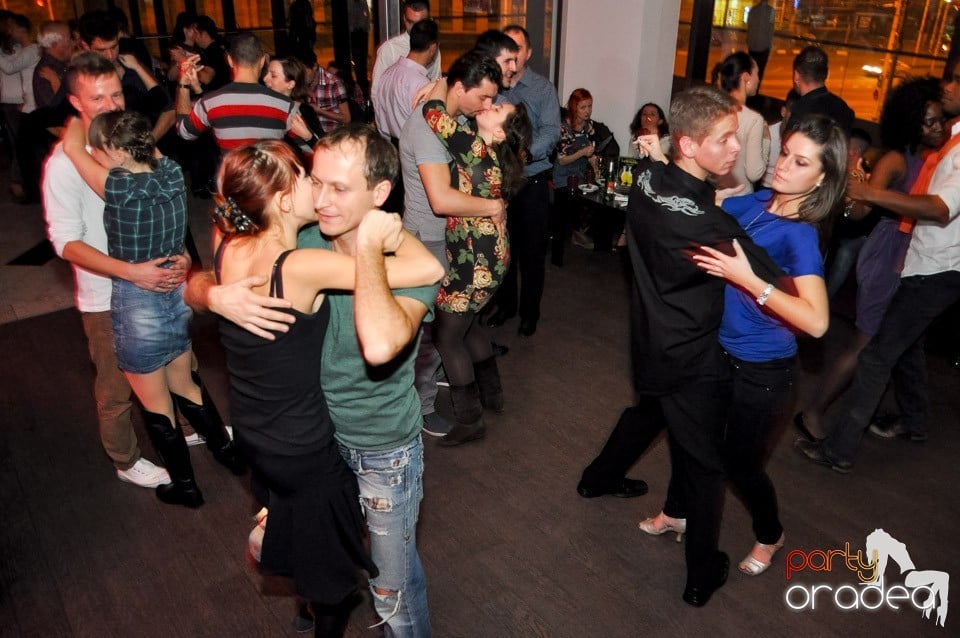 Seară de dans în Blondy's Art Café, 