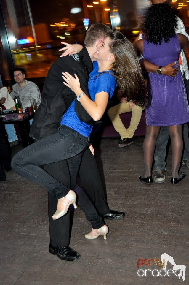 Seară de dans în Blondy's Art Café, 