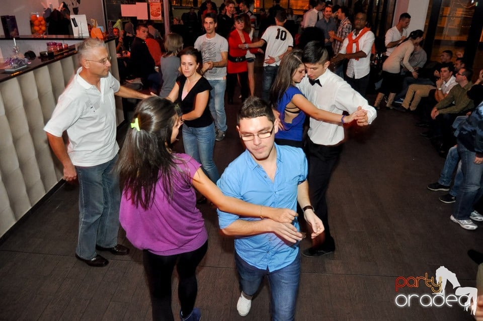 Seară de dans în Blondy's Art Café, 