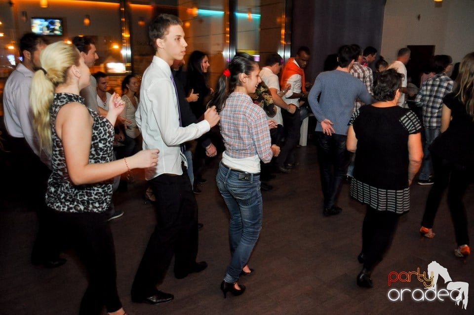 Seară de dans în Blondy's Art Café, 