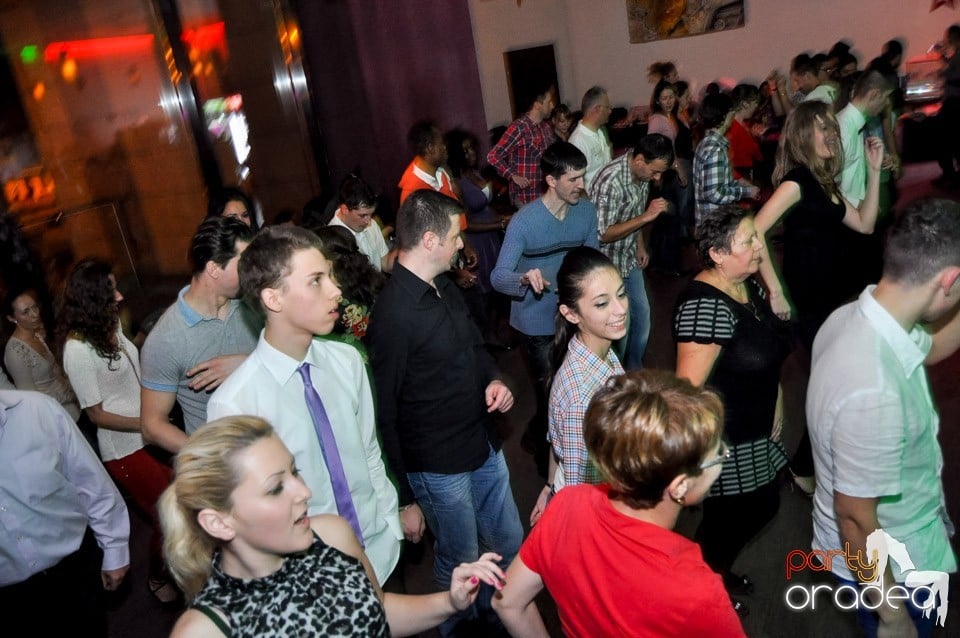 Seară de dans în Blondy's Art Café, 