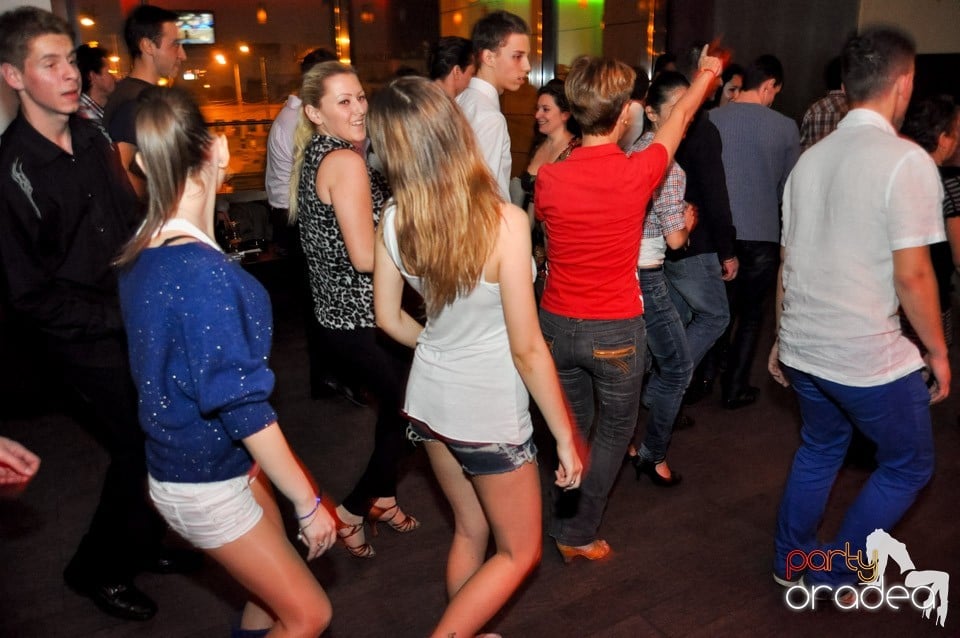 Seară de dans în Blondy's Art Café, 