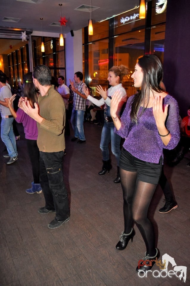 Seară de dans în Blondy's Art Café, 