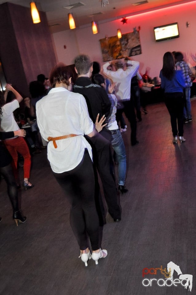 Seară de dans în Blondy's Art Café, 