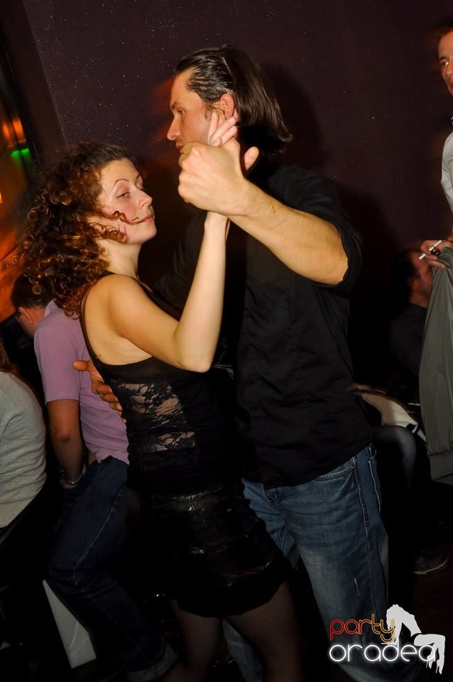 Seară de dans în Blondy's Art Café, 