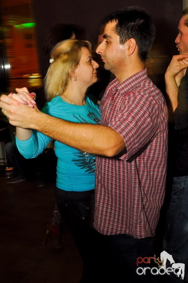 Seară de dans în Blondy's Art Café, 