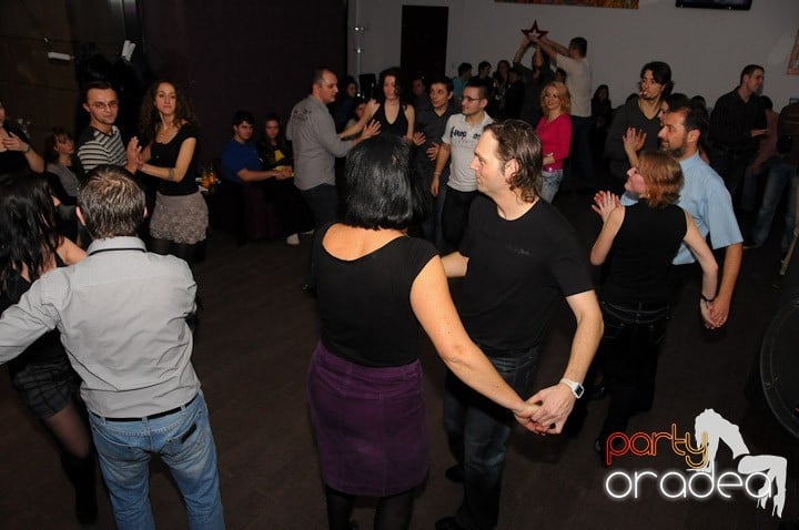 Seară de dans în Blondy's Art Café, 