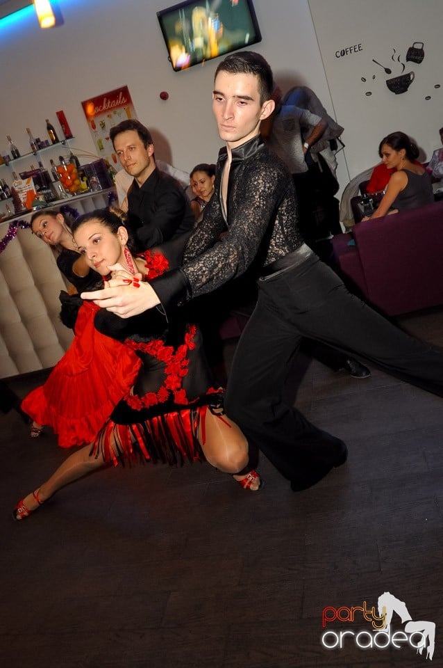 Seară de dans în Blondy's Art Café, 