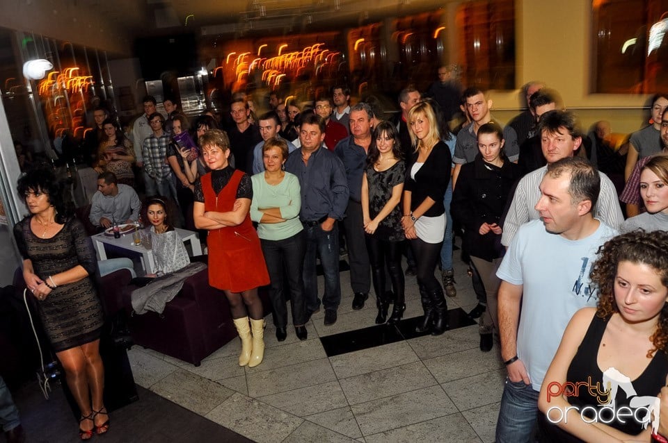 Seară de dans în Blondy's Art Café, 