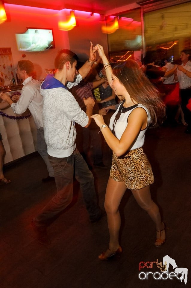 Seară de dans în Blondy's Art Café, 