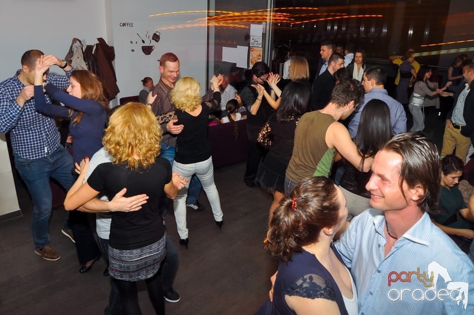Seară de dans în Blondy's Art Café, 