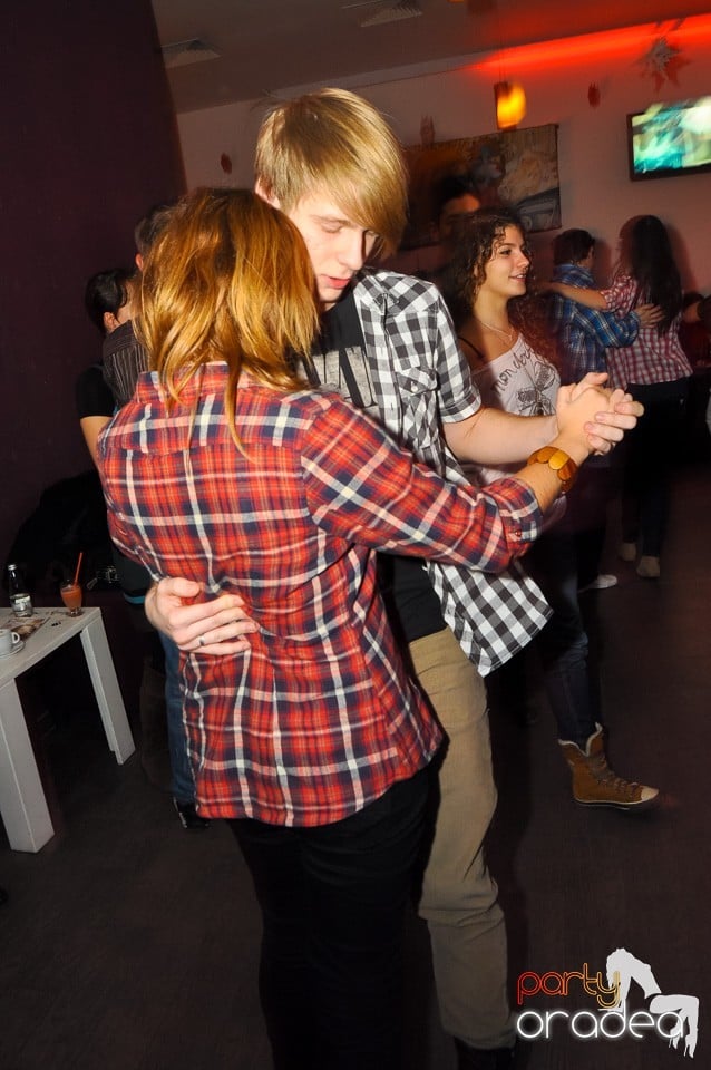 Seară de dans în Blondy's Art Café, 